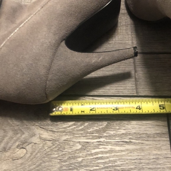 NOW!! Leather upper gray heeled booties with silver lining piping and bow - Picture 6 of 8